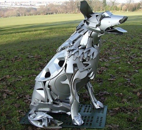 Скульптуры из колпаков на колёса (25 фото) Скульптуры из колпаков на колёса (25 фото)