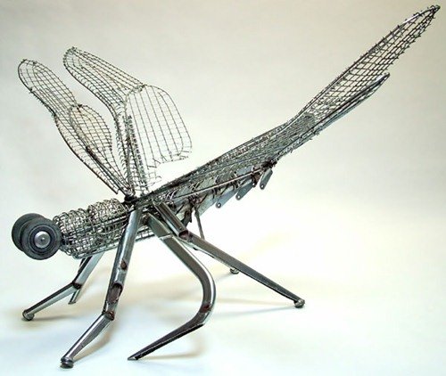 Скульптуры из колпаков на колёса (25 фото) Скульптуры из колпаков на колёса (25 фото)