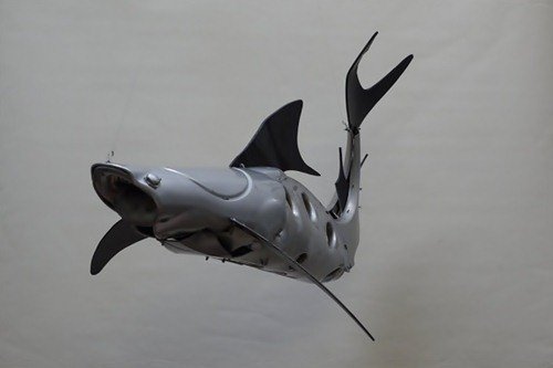 Скульптуры из колпаков на колёса (25 фото) Скульптуры из колпаков на колёса (25 фото)