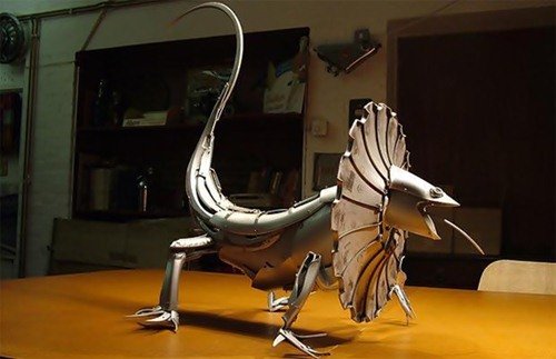 Скульптуры из колпаков на колёса (25 фото) Скульптуры из колпаков на колёса (25 фото)