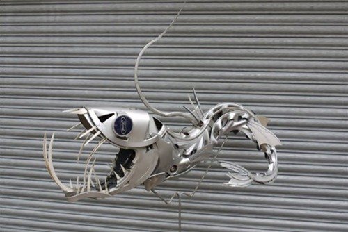 Скульптуры из колпаков на колёса (25 фото) Скульптуры из колпаков на колёса (25 фото)