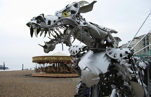 Скульптуры из колпаков на колёса (25 фото) Скульптуры из колпаков на колёса (25 фото)