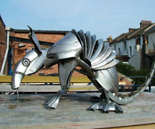 Скульптуры из колпаков на колёса (25 фото) Скульптуры из колпаков на колёса (25 фото)