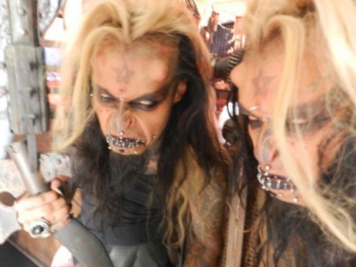 Ужасающие модификации тела (16 фото)