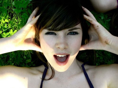 Симпатичные девушки (27 фото)