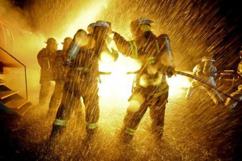 Пожарные: отважные люди, спасающие людей (24 фото)