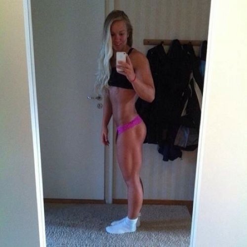 Девушки, которые строят свою фигуру (23 фото)