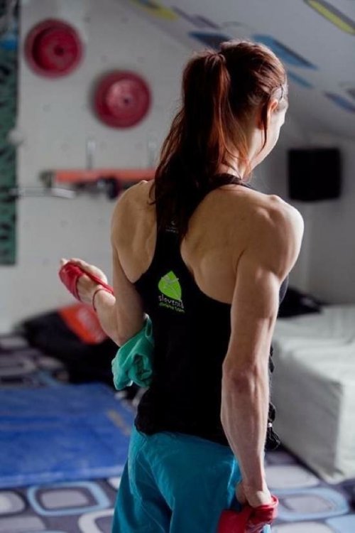 Девушки, которые строят свою фигуру (23 фото)