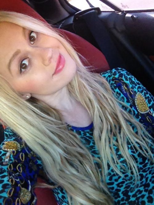 Симпатичные девушки (28 фото)