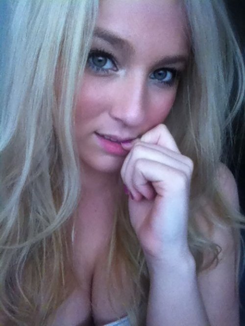 Симпатичные девушки (28 фото)