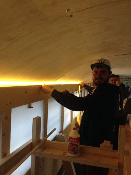 Комфортабельный кемпер из школьного автобуса (34 фото) Комфортабельный кемпер из школьного автобуса (34 фото)