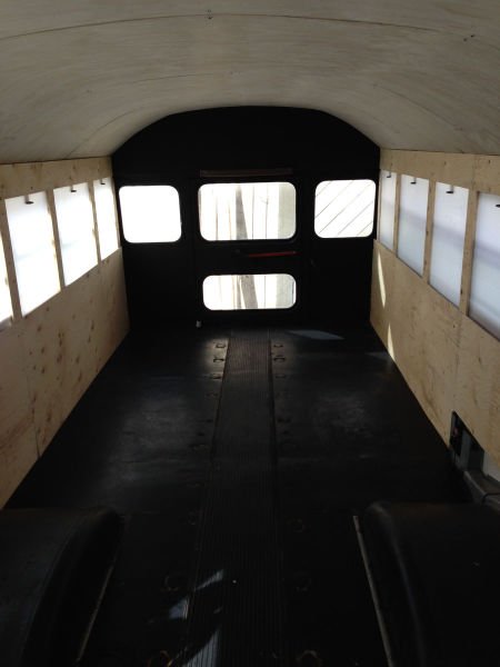 Комфортабельный кемпер из школьного автобуса (34 фото) Комфортабельный кемпер из школьного автобуса (34 фото)