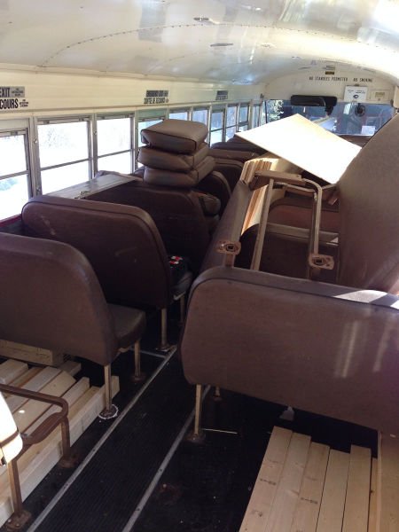 Комфортабельный кемпер из школьного автобуса (34 фото) Комфортабельный кемпер из школьного автобуса (34 фото)