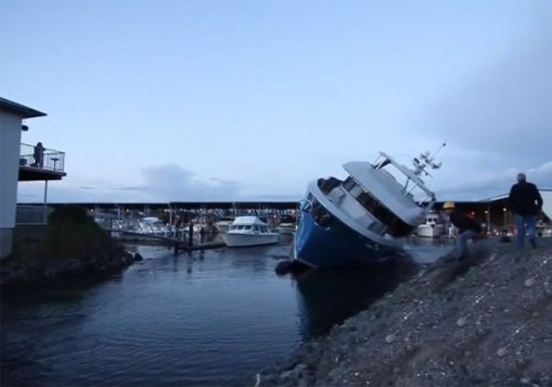 Как не надо спускать на воду яхту за 10 миллионов (12 фото + видео)