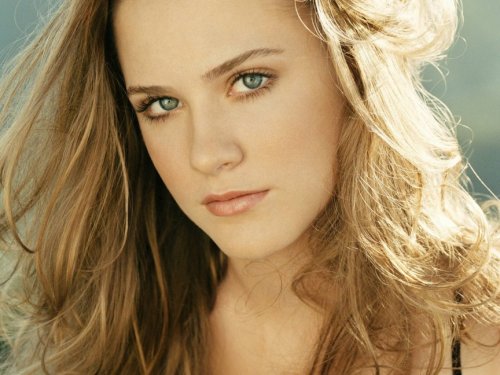 13 Знаменитостей, которые могут навешать тумаков кому угодно