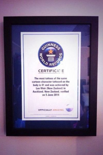 Мировой рекорд по количеству татуировок с мультяшным персонажем (7 фото) Мировой рекорд по количеству татуировок с мультяшным персонажем (7 фото)