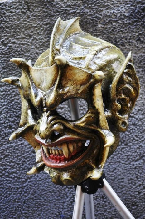 Байкерские шлемы в хоррор-стиле (29 фото) Байкерские шлемы в хоррор-стиле (29 фото)