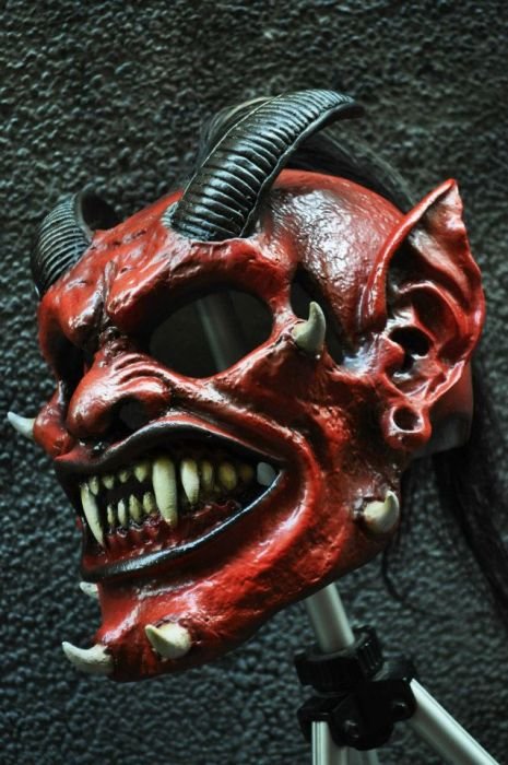 Байкерские шлемы в хоррор-стиле (29 фото) Байкерские шлемы в хоррор-стиле (29 фото)