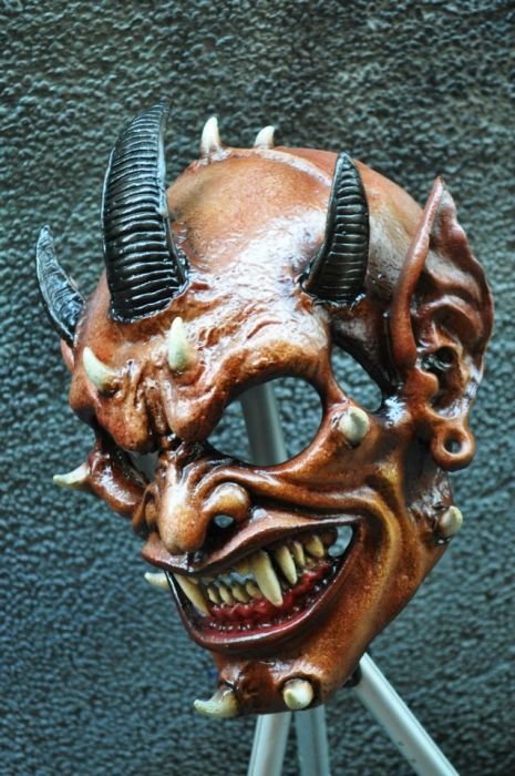 Байкерские шлемы в хоррор-стиле (29 фото) Байкерские шлемы в хоррор-стиле (29 фото)