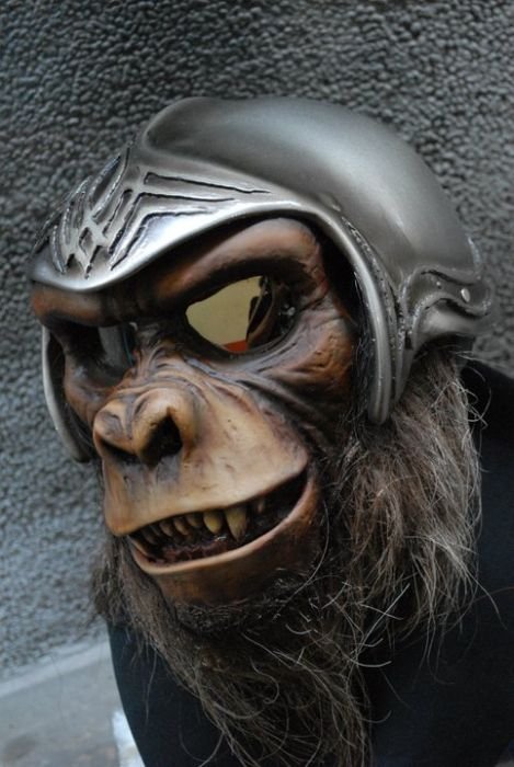 Байкерские шлемы в хоррор-стиле (29 фото) Байкерские шлемы в хоррор-стиле (29 фото)