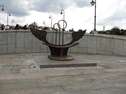 Необычные скамейки с оригинальным дизайном (27 фото) Необычные скамейки с оригинальным дизайном (27 фото)