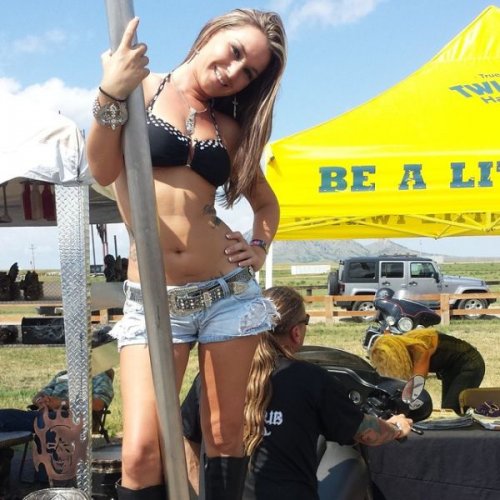 Самые сексуальные девушки на моторалли в Стурджисе (30 фото)