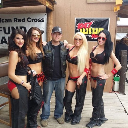 Самые сексуальные девушки на моторалли в Стурджисе (30 фото)