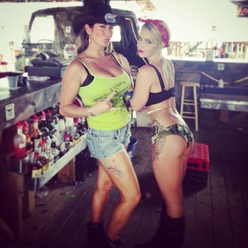 Самые сексуальные девушки на моторалли в Стурджисе (30 фото)