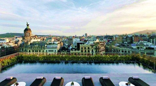 Потрясающие бассейны на крыше (25 фото)