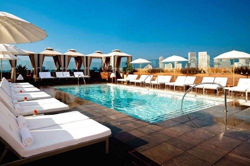 Потрясающие бассейны на крыше (25 фото)