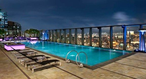 Потрясающие бассейны на крыше (25 фото)