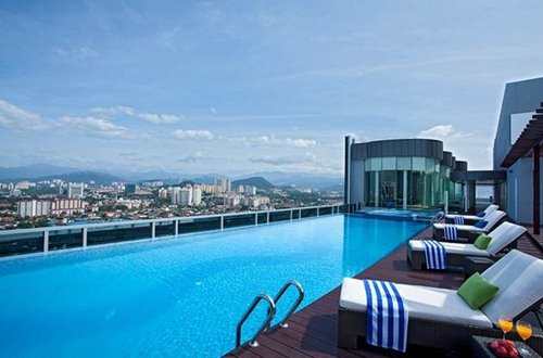 Потрясающие бассейны на крыше (25 фото)