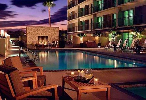 Потрясающие бассейны на крыше (25 фото)