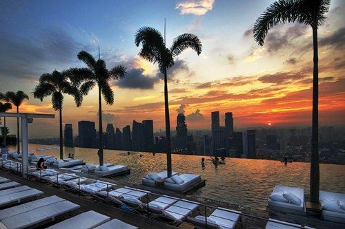 Потрясающие бассейны на крыше (25 фото)