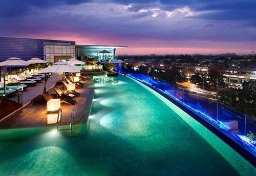 Потрясающие бассейны на крыше (25 фото)