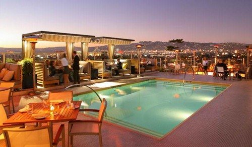 Потрясающие бассейны на крыше (25 фото)