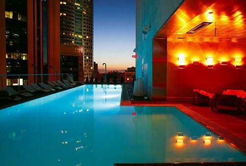 Потрясающие бассейны на крыше (25 фото)