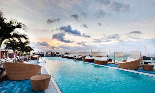 Потрясающие бассейны на крыше (25 фото)