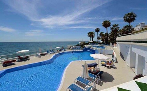 Потрясающие бассейны на крыше (25 фото)