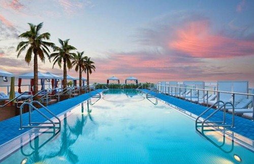 Потрясающие бассейны на крыше (25 фото)