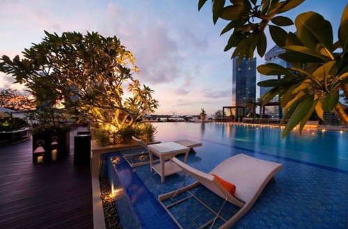 Потрясающие бассейны на крыше (25 фото)