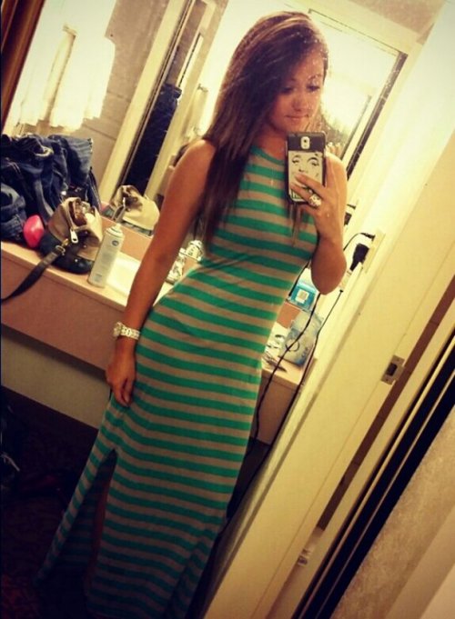 Девушки в обтягивающих платьях (27 фото)