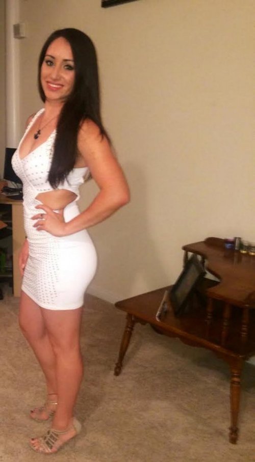 Девушки в обтягивающих платьях (27 фото)