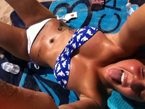 Знойные красотки в бикини (27 фото)