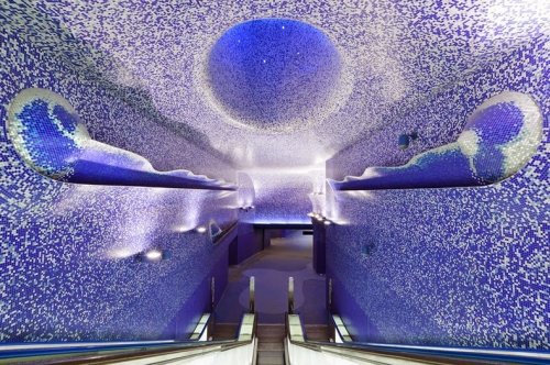Станции метро в Неаполе, превращённые в красивые художественные галереи (9 фото)