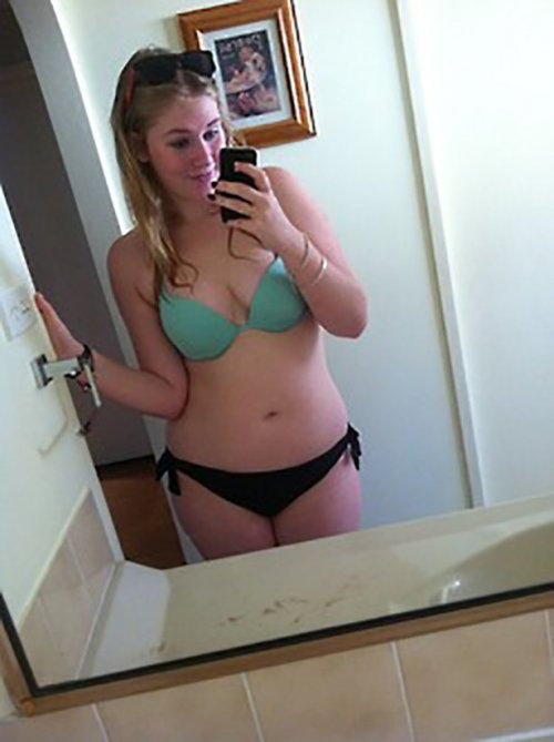 Горячие красотки в бикини (29 фото)