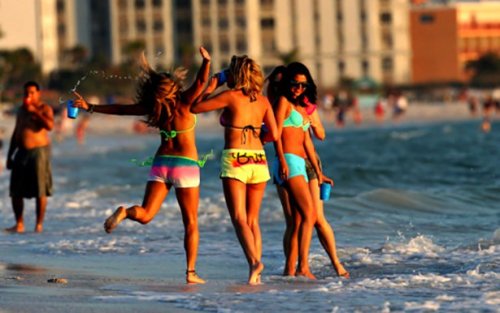 Горячие красотки в бикини (29 фото)