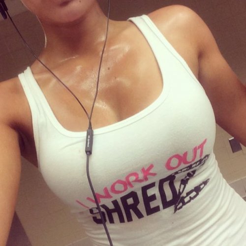 Девушки, которые строят свою фигуру (22 фото)