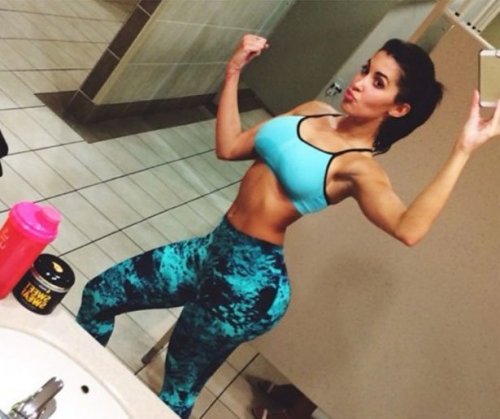 Девушки, которые строят свою фигуру (22 фото)