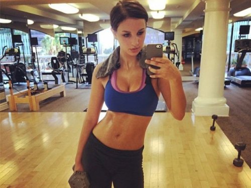 Девушки, которые строят свою фигуру (22 фото)